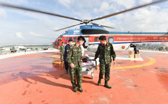 Bên cạnh cấp cứu đường bộ, TP Hồ Chí Minh triển khai cấp cứu đường không. Ảnh: BV
