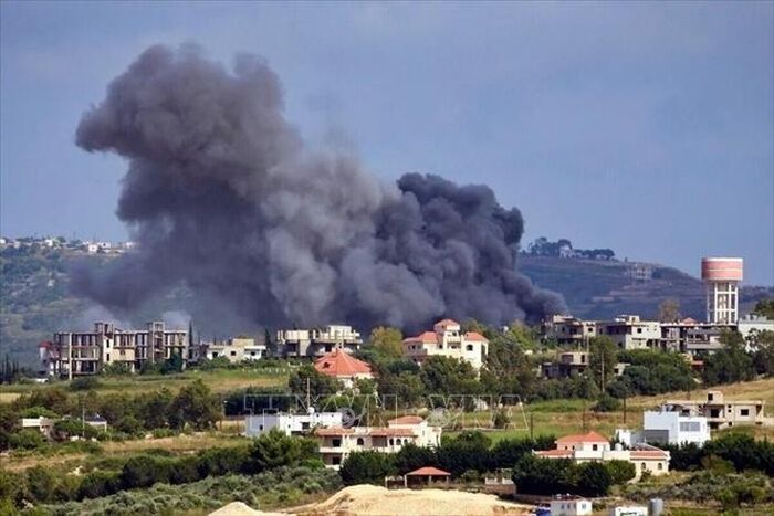 Khói bốc lên sau cuộc không kích của Israel xuống miền Nam Liban. Ảnh: IRNA/TTXVN phát