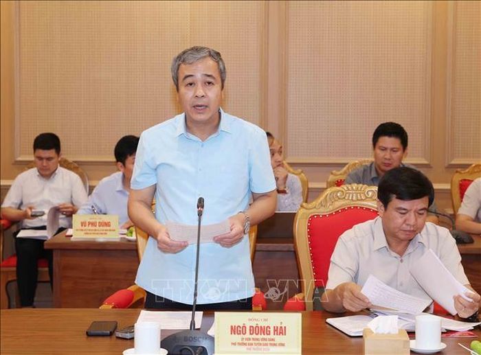 Đồng chí Ngô Đông Hải, Ủy viên Trung ương Đảng, Phó Trưởng Ban Tuyên giáo Trung ương, Phó Trưởng đoàn công bố Quyết định. Ảnh: Phương Hoa/TTXVN