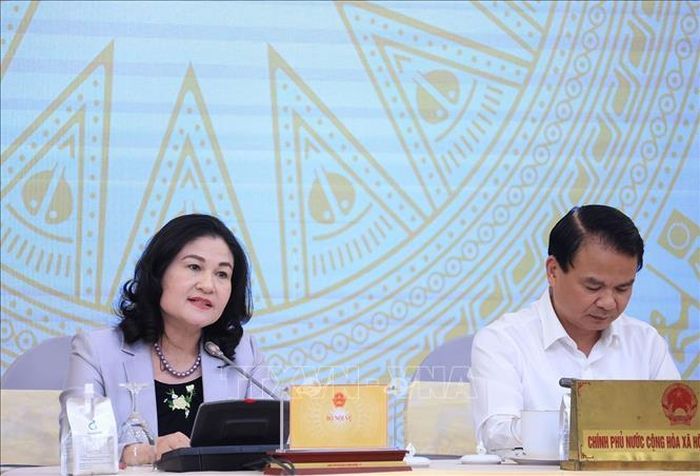 Thứ trưởng Bộ Nội Vụ Nguyễn Thị Hà trả lời câu hỏi của phóng viên các cơ quan thông tấn, báo chí. Ảnh: Tuấn Anh/TTXVN