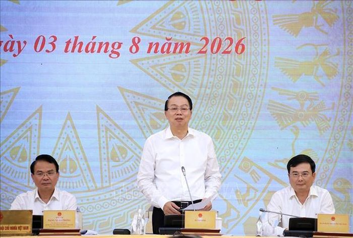Thứ trưởng Bộ Tài chính Nguyễn Đức Chi trả lời câu hỏi của phóng viên các cơ quan thông tấn, báo chí. Ảnh: Tuấn Anh/TTXVN