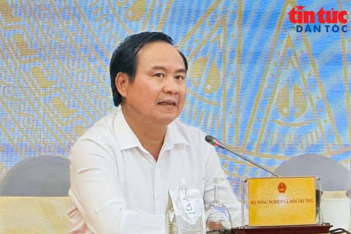 Thứ trưởng Bộ Nông nghiệp và Môi trường Võ Văn Hưng thông tin về các giải pháp tháo gỡ khó khăn vướng mắc để thúc đẩy xuất khẩu nông lâm thủy sản.