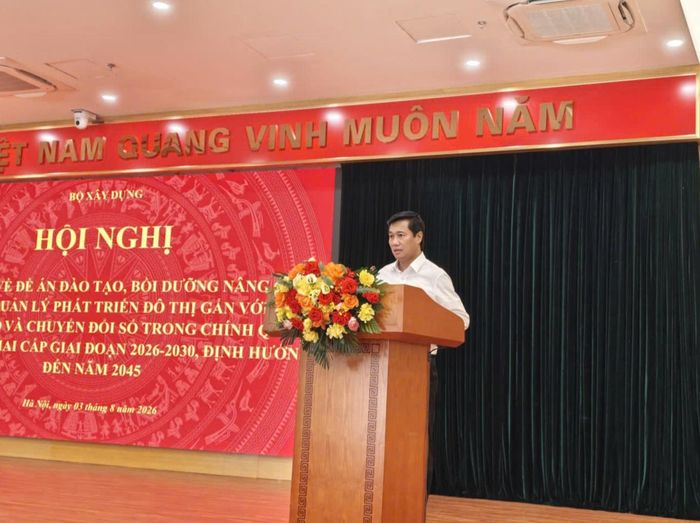 Thứ trưởng Bộ Xây dựng Nguyễn Tường Văn phát biểu tại Hội nghị.