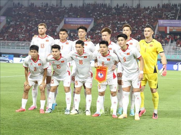 Đội hình ra sân của đội tuyển Việt Nam trong trận đối đầu với đội tuyển Indonesia. Ảnh: Minh Hưởng/PV TTXVN tại Indonesia