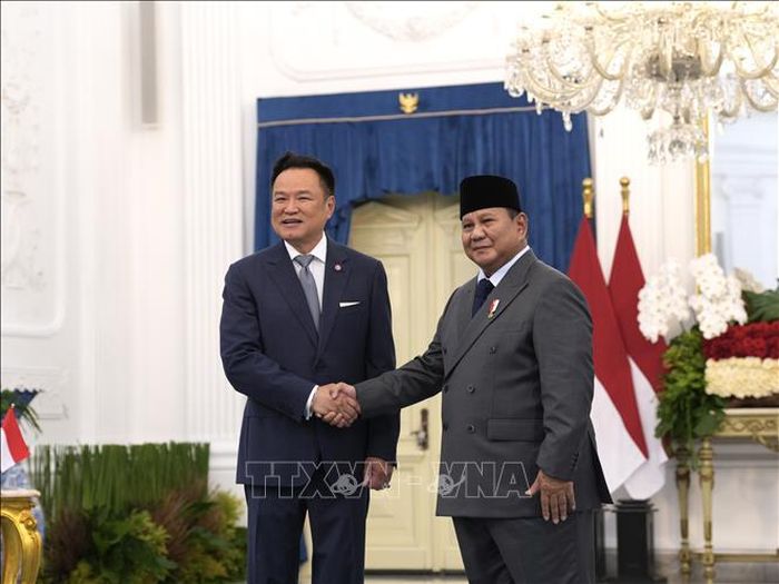 Tổng thống Indonesia Prabowo Subianto đón Thủ tướng Thái Lan Anutin Charnvirakul tại Dinh Merdeka ở thủ đô Jakarta.