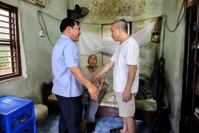 Chính sự gần dân, sát dân, lắng nghe dân và giải quyết kịp thời những kiến nghị chính đáng đã góp phần tháo gỡ từng vướng mắc, từng bước tạo dựng sự đồng thuận trong cộng đồng (Nguồn: Phường Xuân Đỉnh)