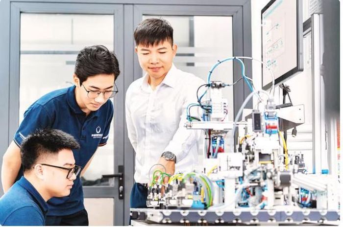 Hoạt động nghiên cứu, thực hành tại Trường đại học Phenikaa. (Ảnh minh họa: Vũ Thơm/Nhân dân)