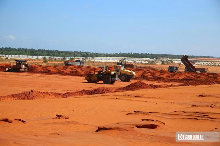 Dự án Cảng hàng không Phan Thiết - Hạng mục hàng không dân dụng đang được thi công.