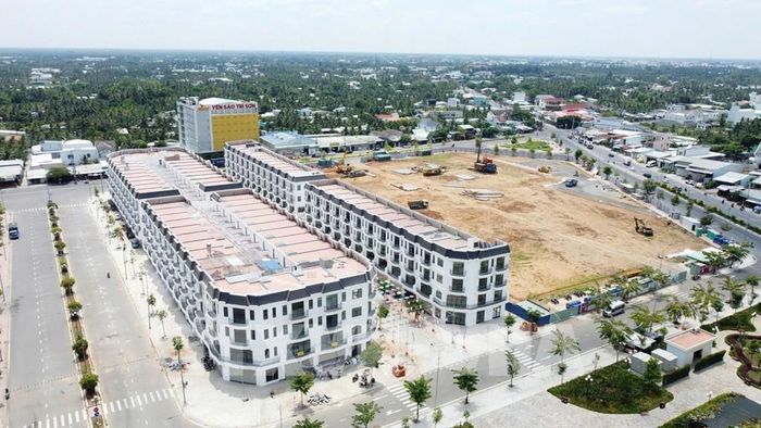 Thi công các công trình trọng điểm trên địa bàn tỉnh Đồng Tháp. Ảnh: Công Trí - TTXVN