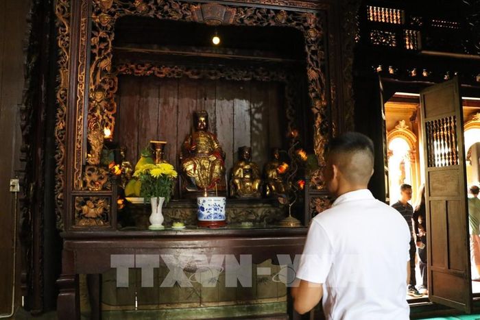 Chùa Vĩnh Tràng vừa là điểm hành hương, vừa là điểm du lịch thu hút du khách. Ảnh: Hồng Thái - TTXVN