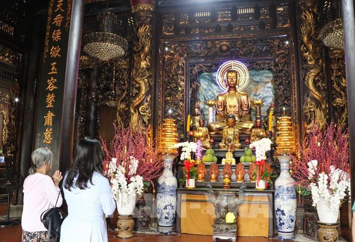 Chùa Vĩnh Tràng vừa là điểm hành hương, vừa là điểm du lịch thu hút du khách. Ảnh: Hồng Thái - TTXVN