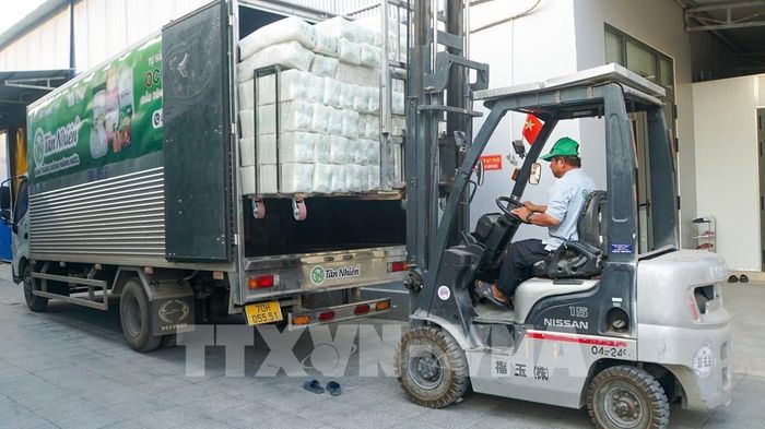 Hoạt động xuất khẩu hàng hóa của doanh nghiệp trên địa bàn tỉnh Tây Ninh. Ảnh: Minh Phú - TTXVN