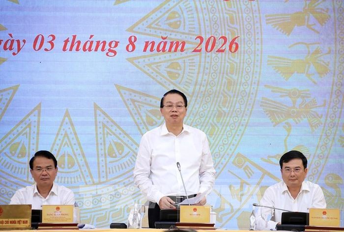 Thứ trưởng Bộ Tài chính Nguyễn Đức Chi trả lời câu hỏi của phóng viên các cơ quan thông tấn, báo chí. Ảnh: Tuấn Anh - TTXVN