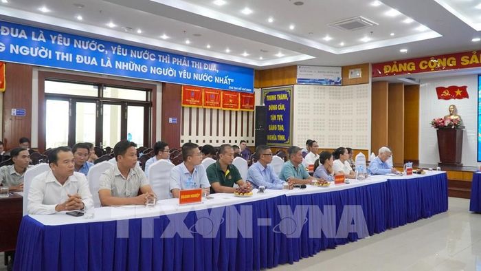 Lãnh đạo và đại diện các doanh nghiệp dự hội nghị. Ảnh: Văn Sĩ - TTXVN