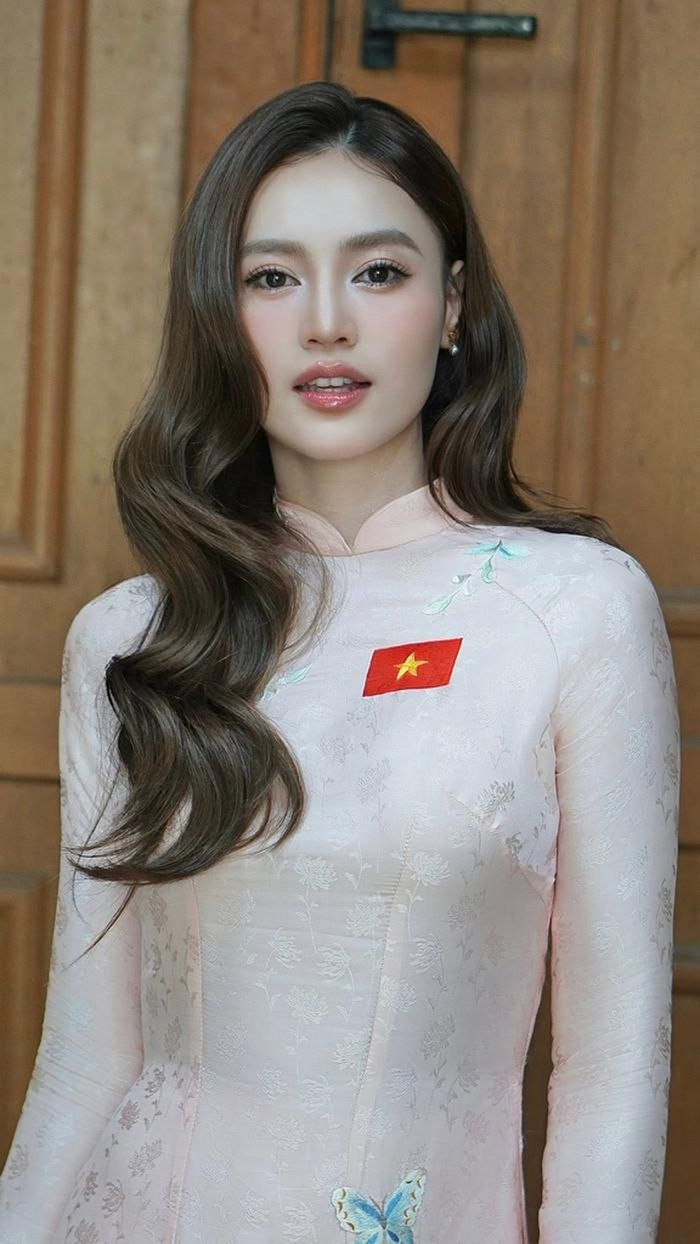 Nữ diễn viên dành nhiều thời gian nghiên cứu và chuẩn bị cho vai diễn tình báo trong phim Mật mã Đông Dương. Ảnh: FBNV.