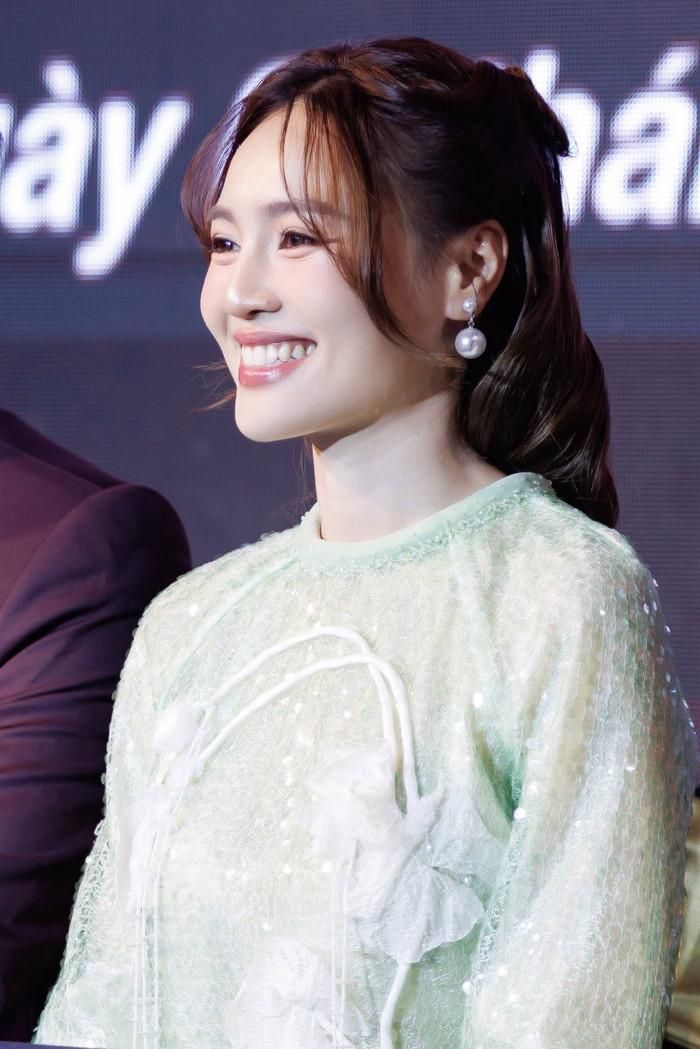 Sau bốn năm vắng bóng màn ảnh rộng, Ninh Dương Lan Ngọc trở lại với hai dự án điện ảnh được nhiều khán giả chờ đợi. Ảnh: FBNV.