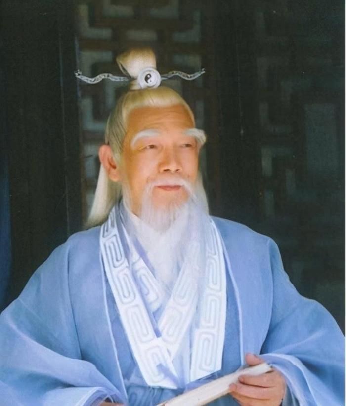 Không sở hữu trọn vẹn Cửu Âm Chân Kinh, Trương Tam Phong vẫn vươn tới cảnh giới đại tông sư nhờ khả năng sáng tạo và lĩnh hội võ học. Ảnh: Sohu.