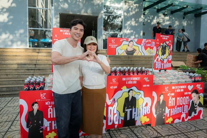Hồng Đào và Steven Nguyễn vào vai mẹ con trong phim Người Mẹ Xấu. Ảnh: FBNV