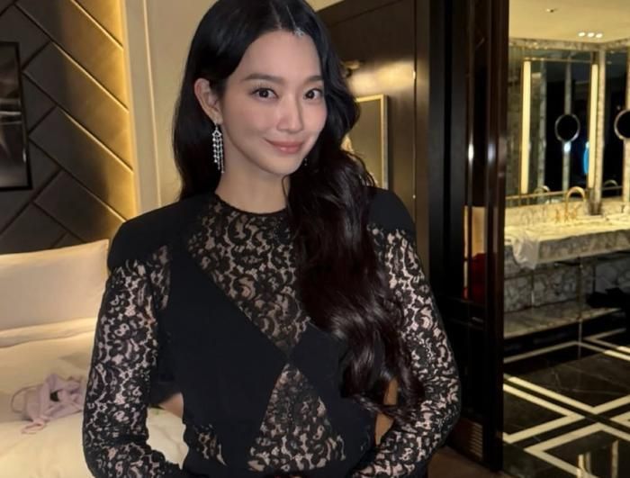 Nhan sắc của Shin Min Ah nhận được nhiều lời khen từ cư dân mạng.