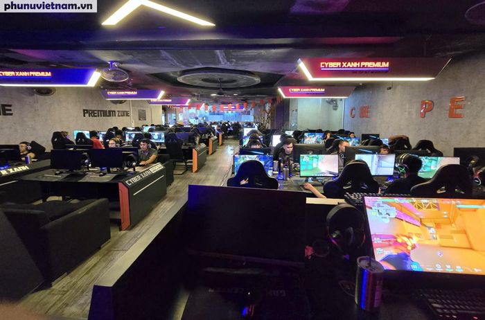 Cũng trong khoảng thời gian này, Cyber Xanh Premium, số 1A ngõ 132 Cầu Giấy, phường Cầu Giấy, vẫn trong tình trạng mở cửa đón khách.