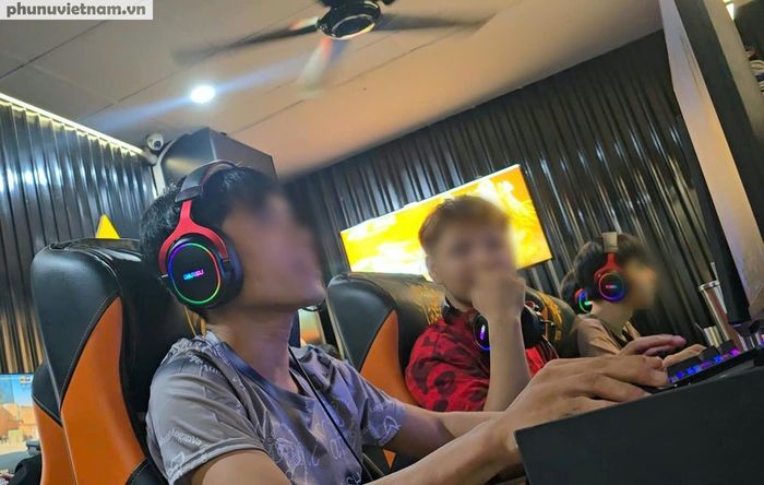 Theo thông tin quảng bá, Leo Gaming Center hiện có 4 cơ sở tại Hà Nội nằm trên đường Phạm Ngọc Thạch, Láng, Xuân Thủy và Phạm Văn Đồng.