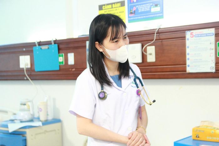 ThS.BS Lê Thị Văn, Khoa Bệnh Nhiệt đới, Bệnh viện Nhi Hà Nội.