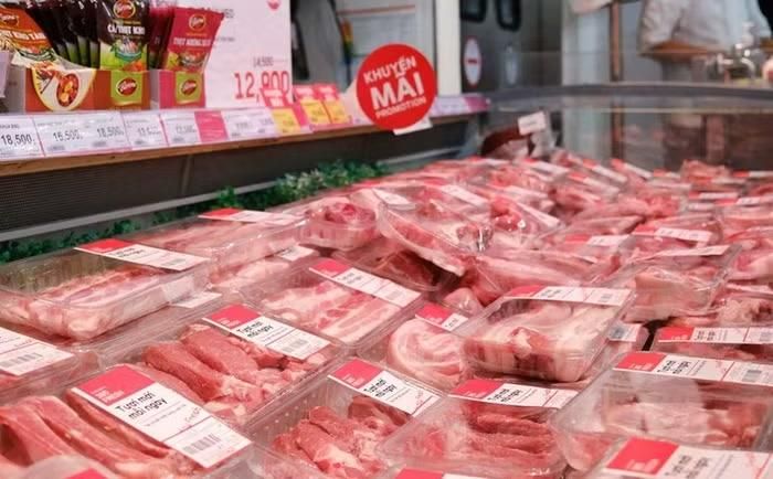 Giá lợn hơi hôm nay tiếp tục giảm tại nhiều địa phương trên cả nước