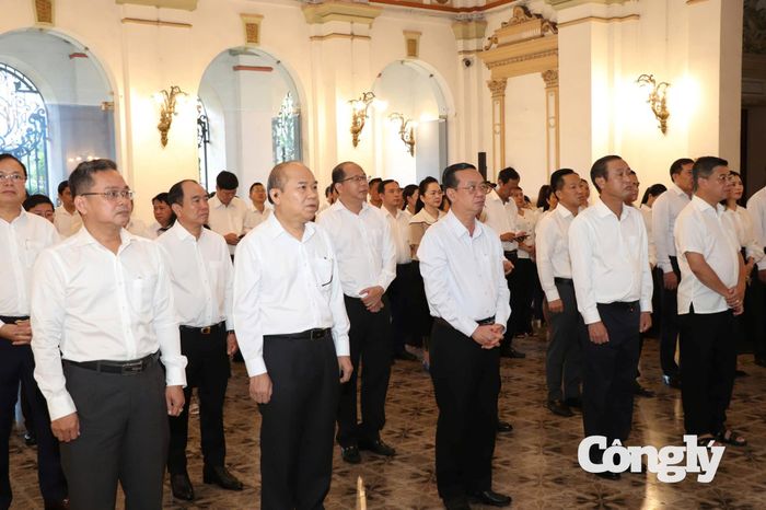 Chương trình đóng góp ủng hộ Quỹ tại trụ sở HĐND và UBND TP.HCM.