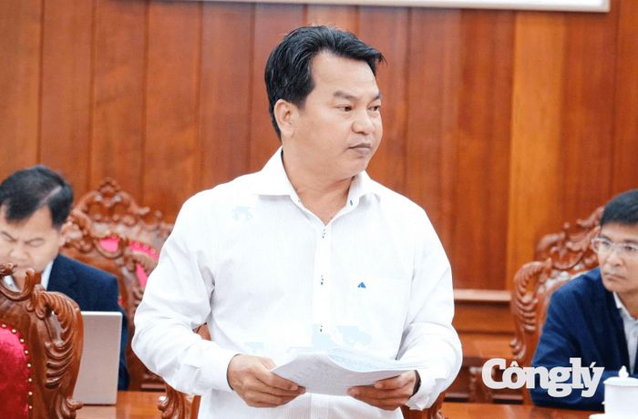 Giám đốc Ban Quản lý dự án đầu tư xây dựng số 1 Nguyễn Nhân Bản báo cáo về tiến độ 2 dự án cao tốc Tân Phú - Bảo Lộc và Bảo Lộc - Liên Khương.