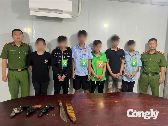 4 đối tượng (dấu x) từ trái qua: Đặng Trường Thọ, Nguyễn Hoàng Trọng Nhân, Hà Chánh Phước và Nguyễn Trường Thọ. (Ảnh: Công an cung cấp)