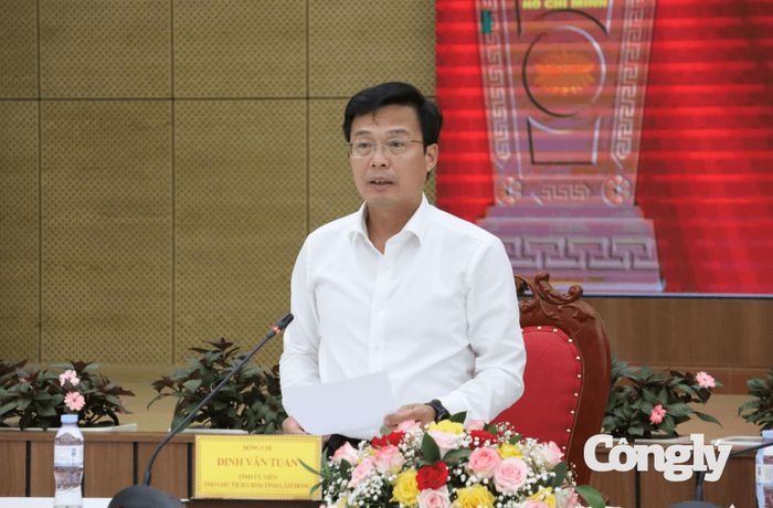 Phó Chủ tịch UBND tỉnh Lâm Đồng Đinh Văn Tuấn kết luận hội nghị.