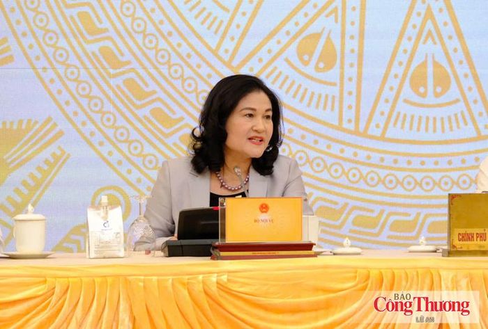 Thứ trưởng Bộ Nội vụ Nguyễn Thị Hà thông tin tại họp báo Chính phủ thường kỳ