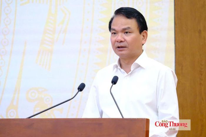 Bộ trưởng, Chủ nhiệm Văn phòng Chính phủ Đặng Xuân Phong - Người phát ngôn của Chính phủ phát biểu tại họp báo. Ảnh: Lê An