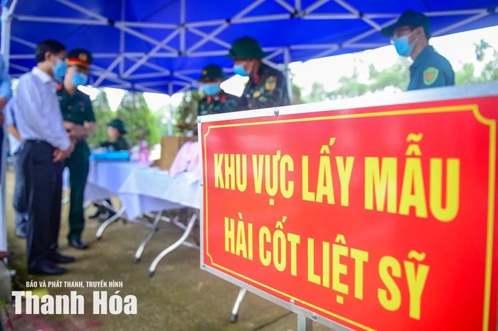 Để bảo đảm quá trình lấy mẫu diễn ra chính xác, khoa học và tuyệt đối an toàn, BCĐ 515 tỉnh Thanh Hóa đã thành lập 8 tổ công tác, đồng thời triển khai tại 8 khu vực trong khuôn viên nghĩa trang.