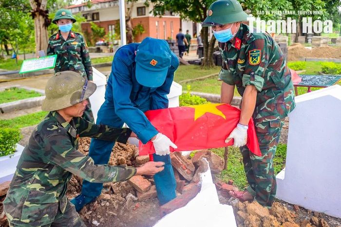 Việc lấy mẫu sinh phẩm hài cốt tại Nghĩa trang Liệt sĩ Hàm Rồng là bước quan trọng trong công tác xác định danh tính liệt sĩ bằng phương pháp giám định ADN. Kết quả của quá trình này sẽ góp phần bổ sung cơ sở dữ liệu, tăng khả năng đối chiếu thông tin với thân nhân liệt sĩ, qua đó từng bước thực hiện mong mỏi của nhiều gia đình trên cả nước là tìm lại tên tuổi người thân đã hy sinh, đồng thời tiếp tục lan tỏa đạo lý “Uống nước nhớ nguồn”, “Đền ơn đáp nghĩa” của dân tộc.