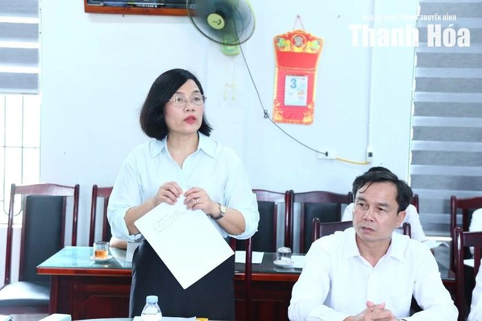 Lãnh đạo xã Cẩm Tú phát biểu tại buổi làm việc.