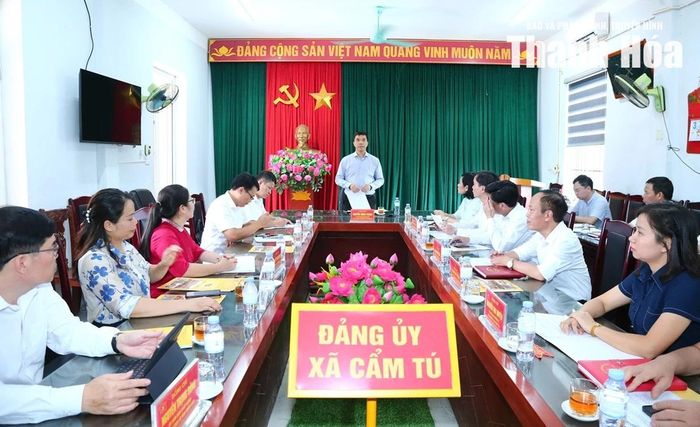 Toàn cảnh buổi làm việc.