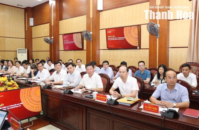 Các đại biểu dự buổi làm việc.