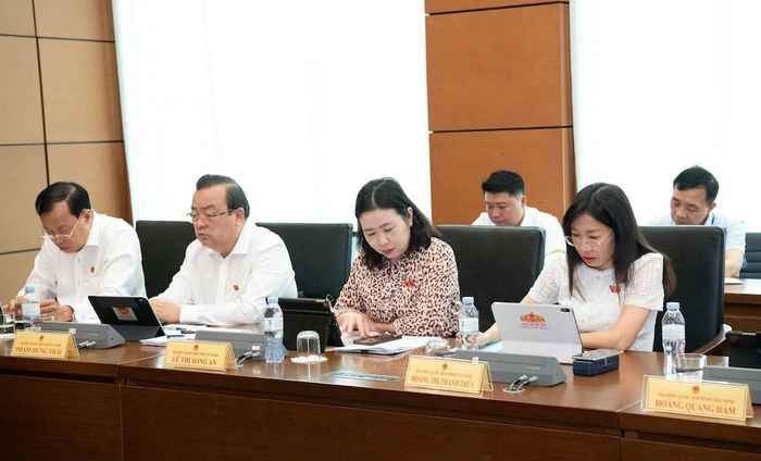 Các đại biểu Quốc hội tham gia thảo luận tại Tổ 3