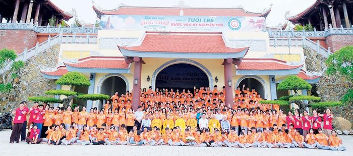  Đông đảo thanh, thiếu niên dự khóa sinh hoạt Phật pháp tại chùa Hưng Phúc (xã Phật Tích). 