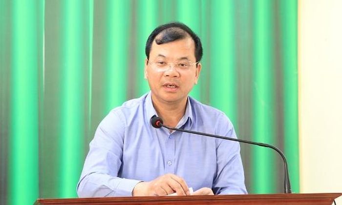  Đồng chí Phan Thế Tuấn phát biểu tại buổi sinh hoạt Chi bộ tổ dân phố Tiên Xá. 