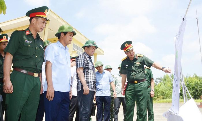  Đồng chí Nguyễn Hồng Thái kiểm tra, khảo sát thực địa dự kiến mở rộng, cải tạo, xây mới doanh trại, trường bắn, thao trường huấn luyện tổng hợp của Trung đoàn BB833 tại phường Đào Viên. 