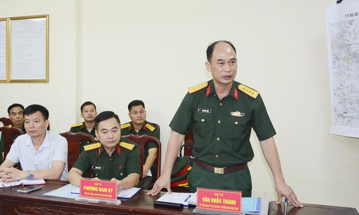  Đồng chí Văn Khắc Thành phát biểu tại buổi làm việc. 