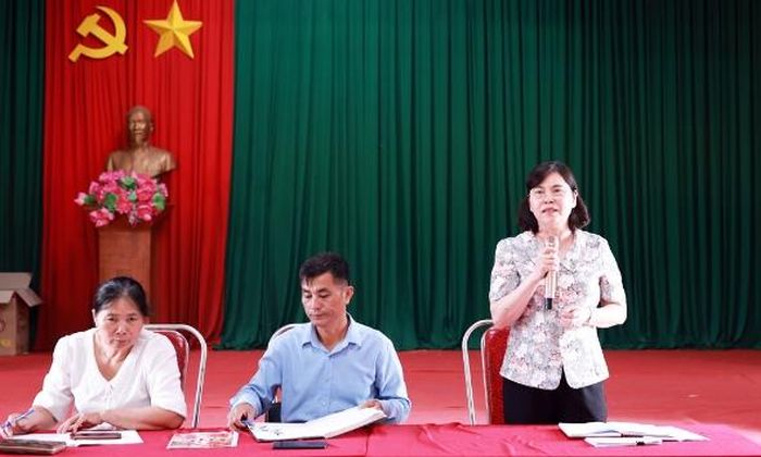  Phó Chủ tịch Thường trực HĐND tỉnh Trần Thị Hằng phát biểu tại buổi sinh hoạt. 