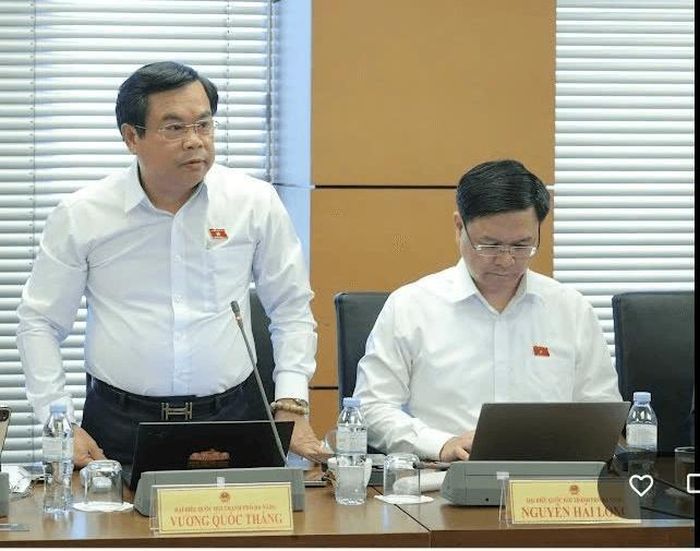 Đại biểu Vương Quốc Thắng, Đoàn đại biểu Quốc hội thành phố Đà Nẵng phát biểu thảo luận tại tổ. Ảnh: Quốc hội