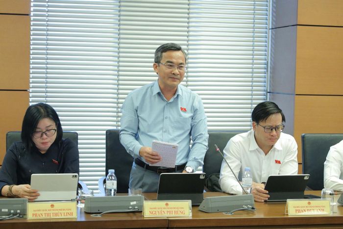 Đại biểu Nguyễn Phi Hùng, Đoàn đại biểu Quốc hội thành phố Đà Nẵng phát biểu tại tổ. Ảnh: Quốc hội