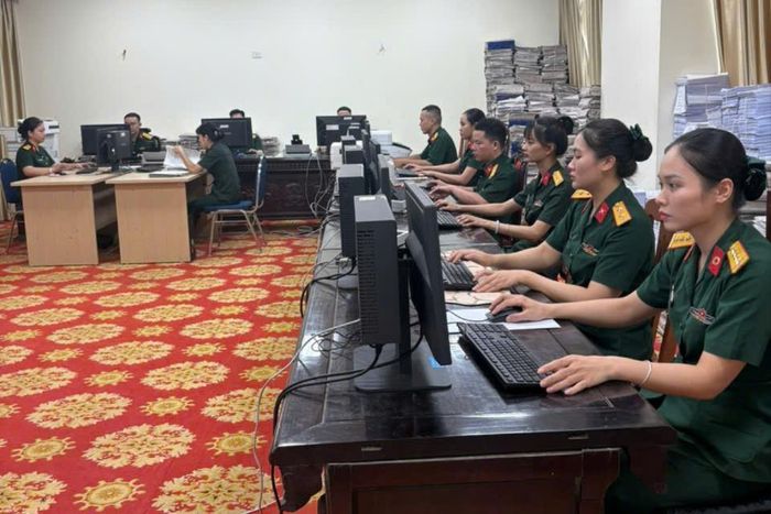 Khẩn trương thực hiện nhiệm vụ số hóa hồ sơ người có công. Ảnh: Thu Nguyễn