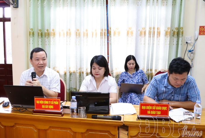 Đại diện Công ty Cổ phần Giá xây dựng trình bày dự thảo báo cáo giá nhân công xây dựng năm 2026.