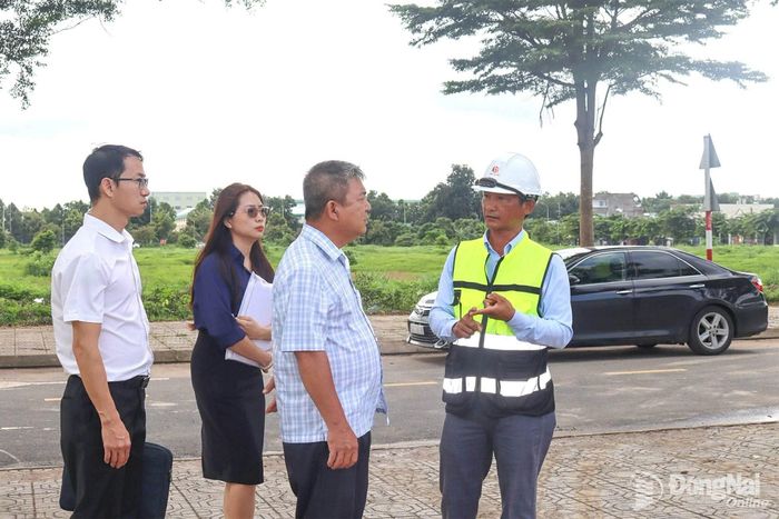 Sở Xây dựng kiểm tra thực tế Dự án Nhà ở xã hội tại khu đất khoảng 3,5ha, phường Trảng Bom của Công ty cổ phần Tập đoàn địa ốc &amp; xây dựng môi trường Khang Nam. Ảnh: CTV