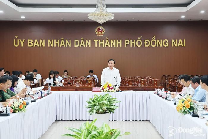 Phó Bí thư Thành ủy, Chủ tịch UBND thành phố Nguyễn Văn Út phát biểu tại phiên họp. Ảnh: Công Nghĩa